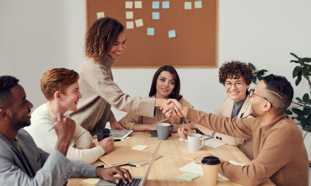 Réseau professionnel : 6 gestes simples pour trouver un emploi, même sans beaucoup d'expérience